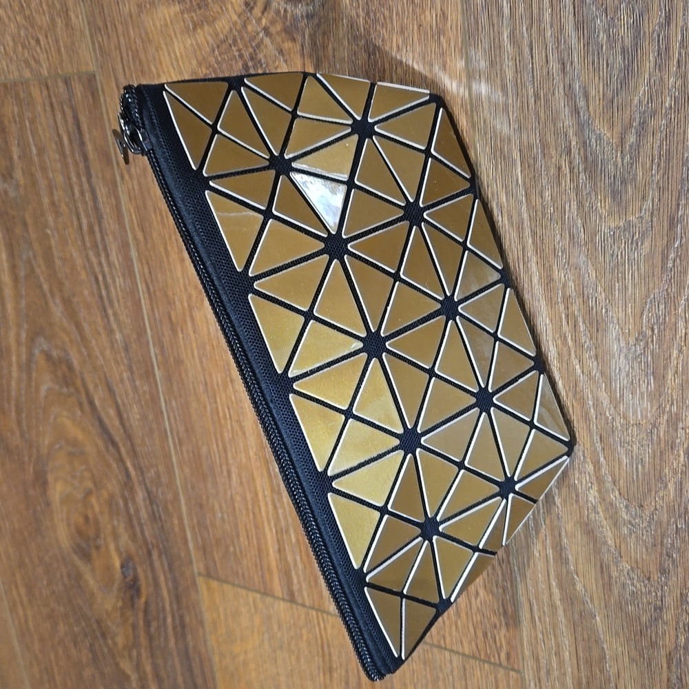 ISOMERS geometric cosmetic bag.. #6417